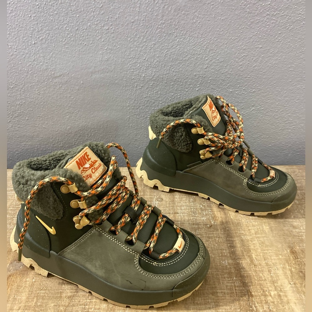 Nike Women's City Classic Boots 'Khaki/Medium Olive' (FD0211-300)  Size 5